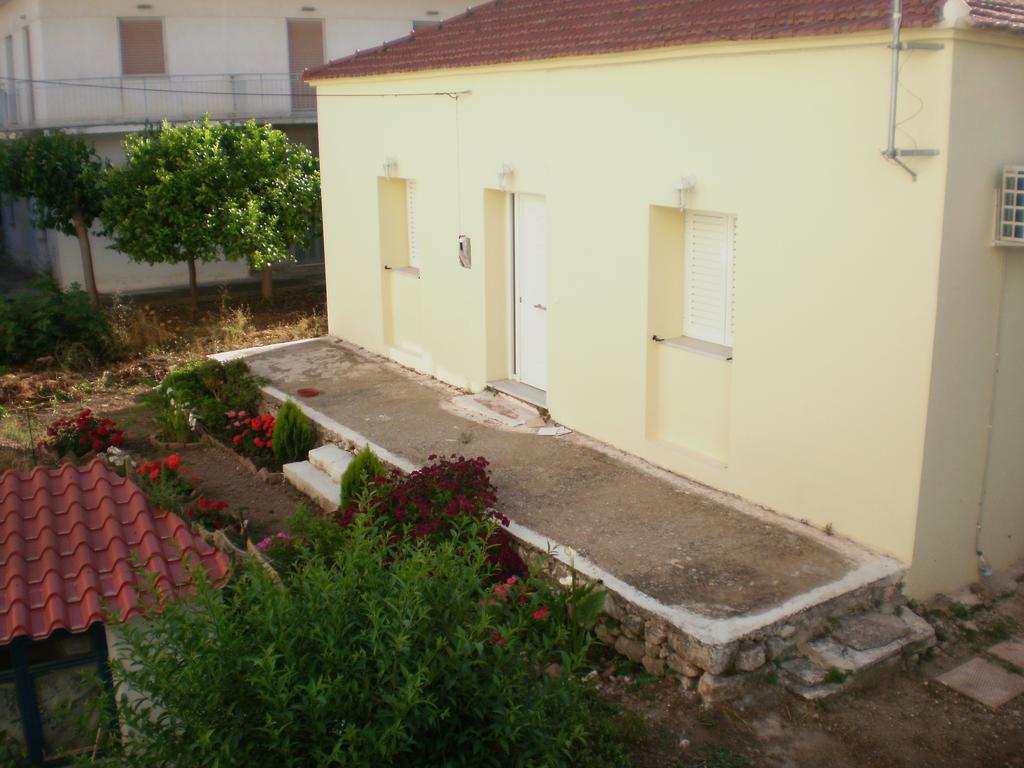 Pension Gina Méthana Exterior photo