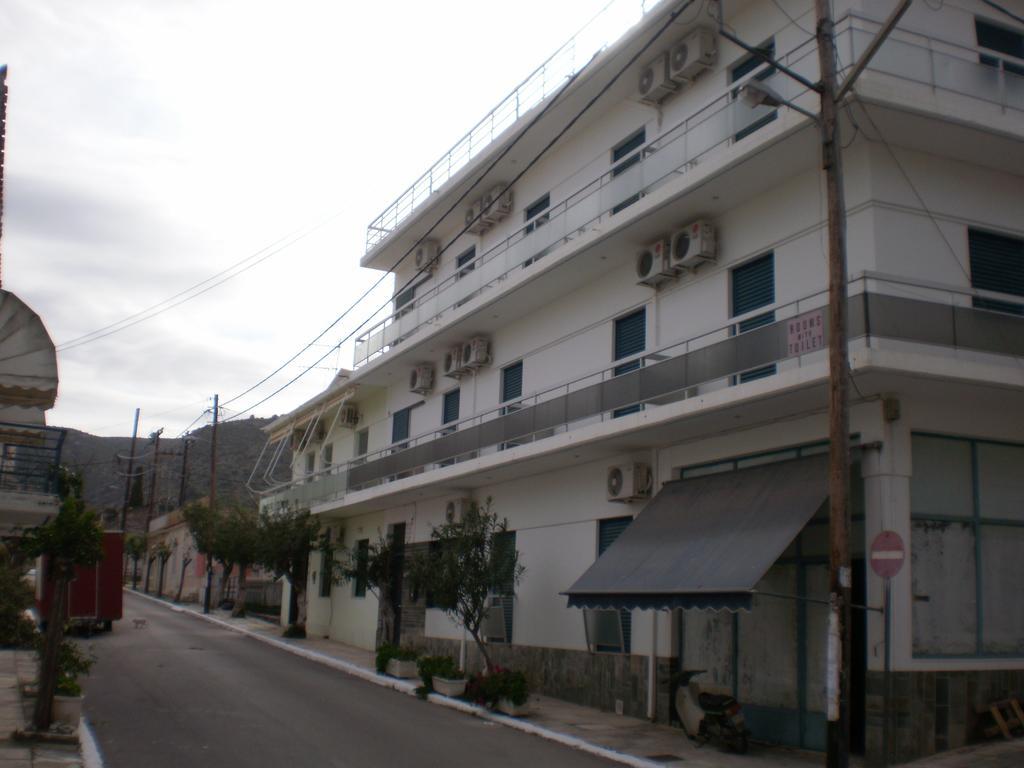 Pension Gina Méthana Exterior photo