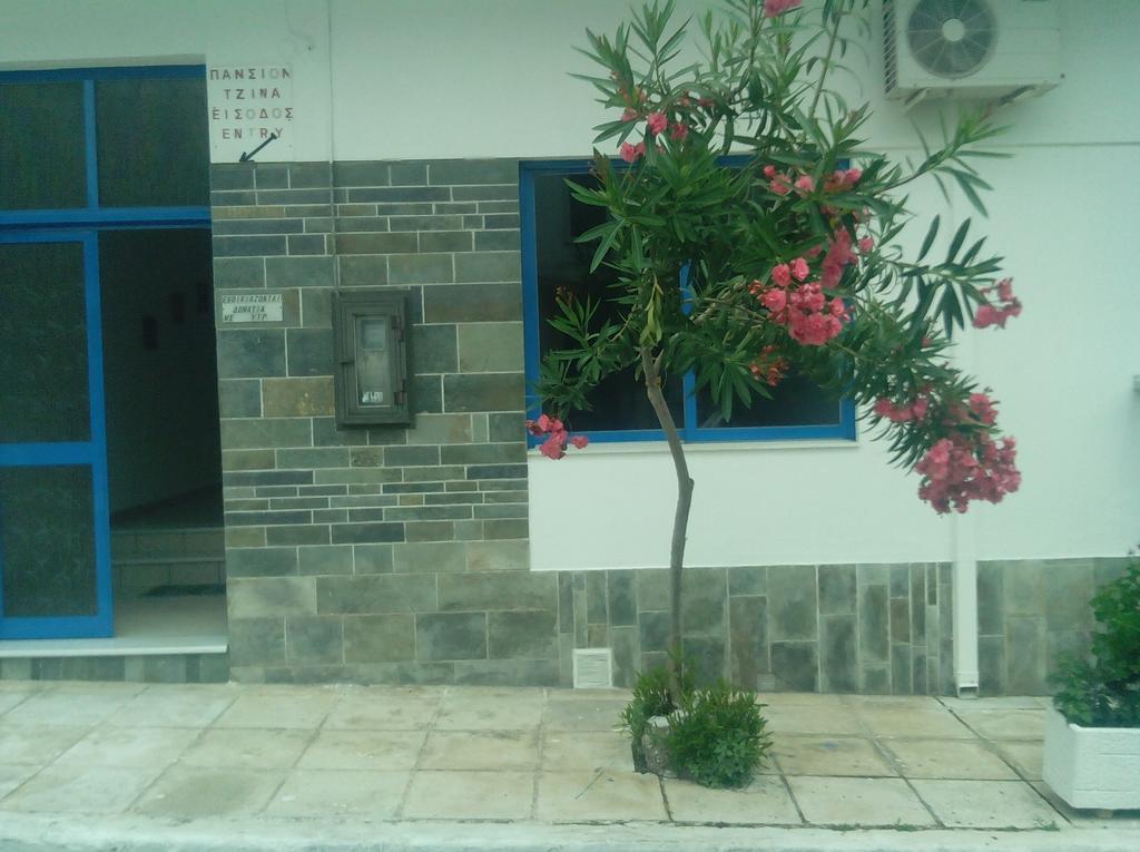 Pension Gina Méthana Exterior photo